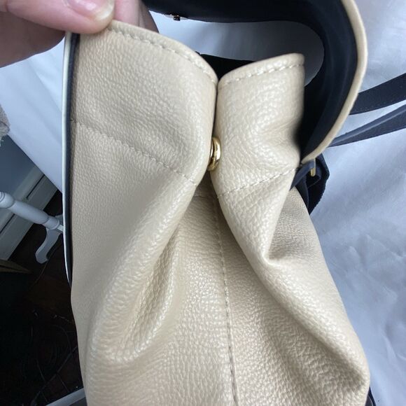 Tommy Hilfiger Chloe II Flap Backpack Fawn/White Greige/Tommy Navy Vegan - Picture 10 of 13